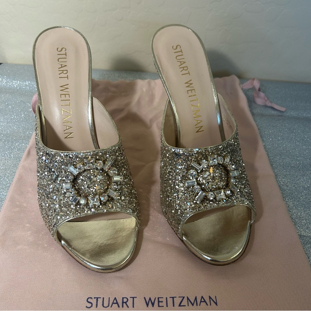 Stuart Weitzman Gold Gitter and Crystal Jeweled “Merilou” heels w/ dust bag 9.5